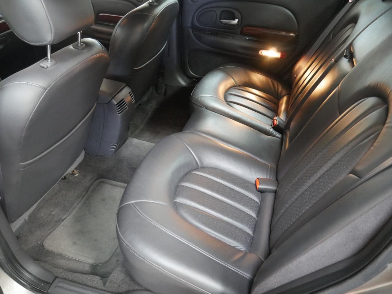1999 Chrysler 300C - 9