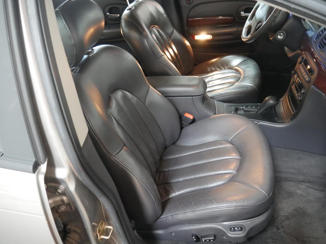 1999 Chrysler 300C - 11