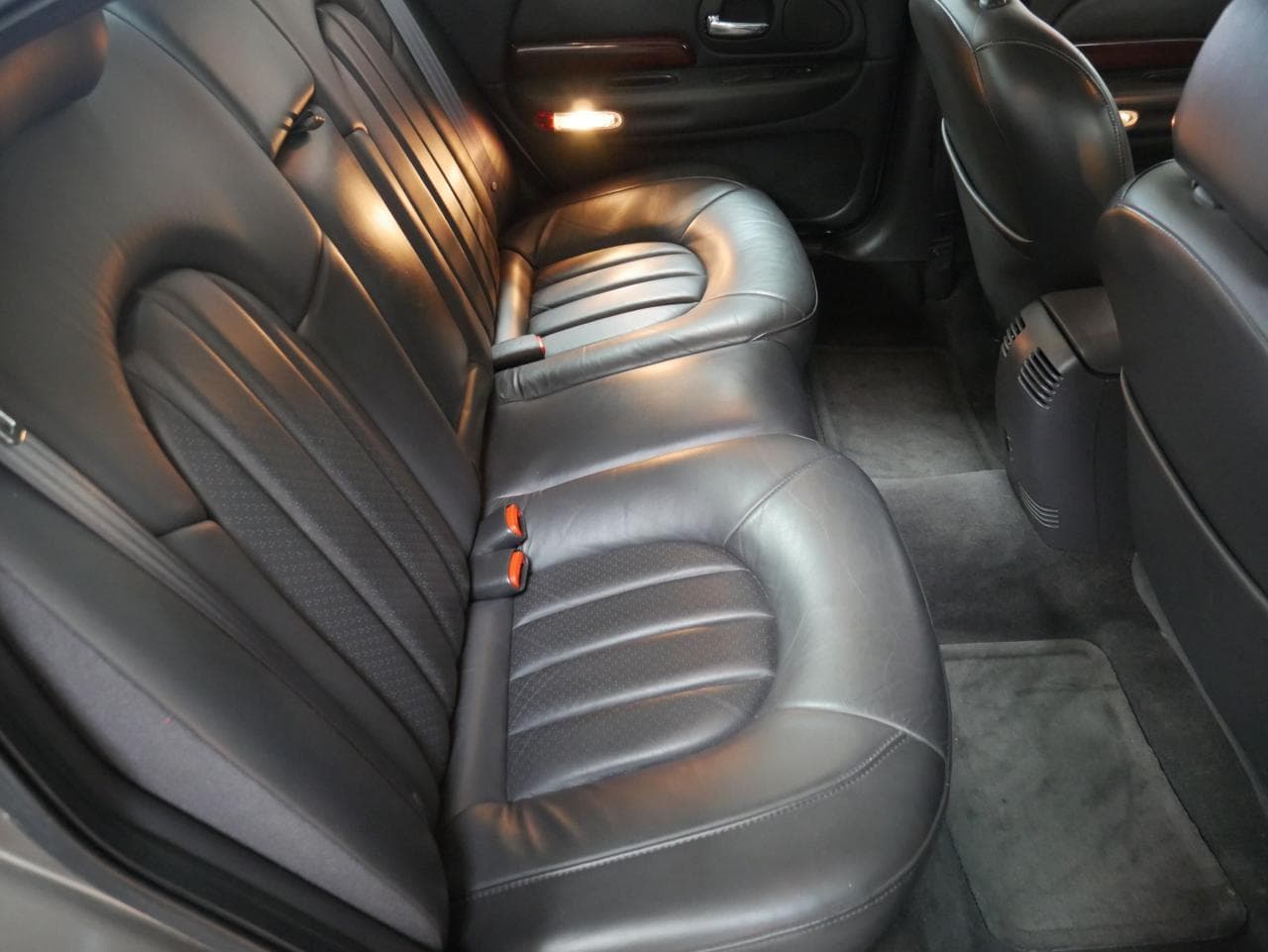 1999 Chrysler 300C - 10