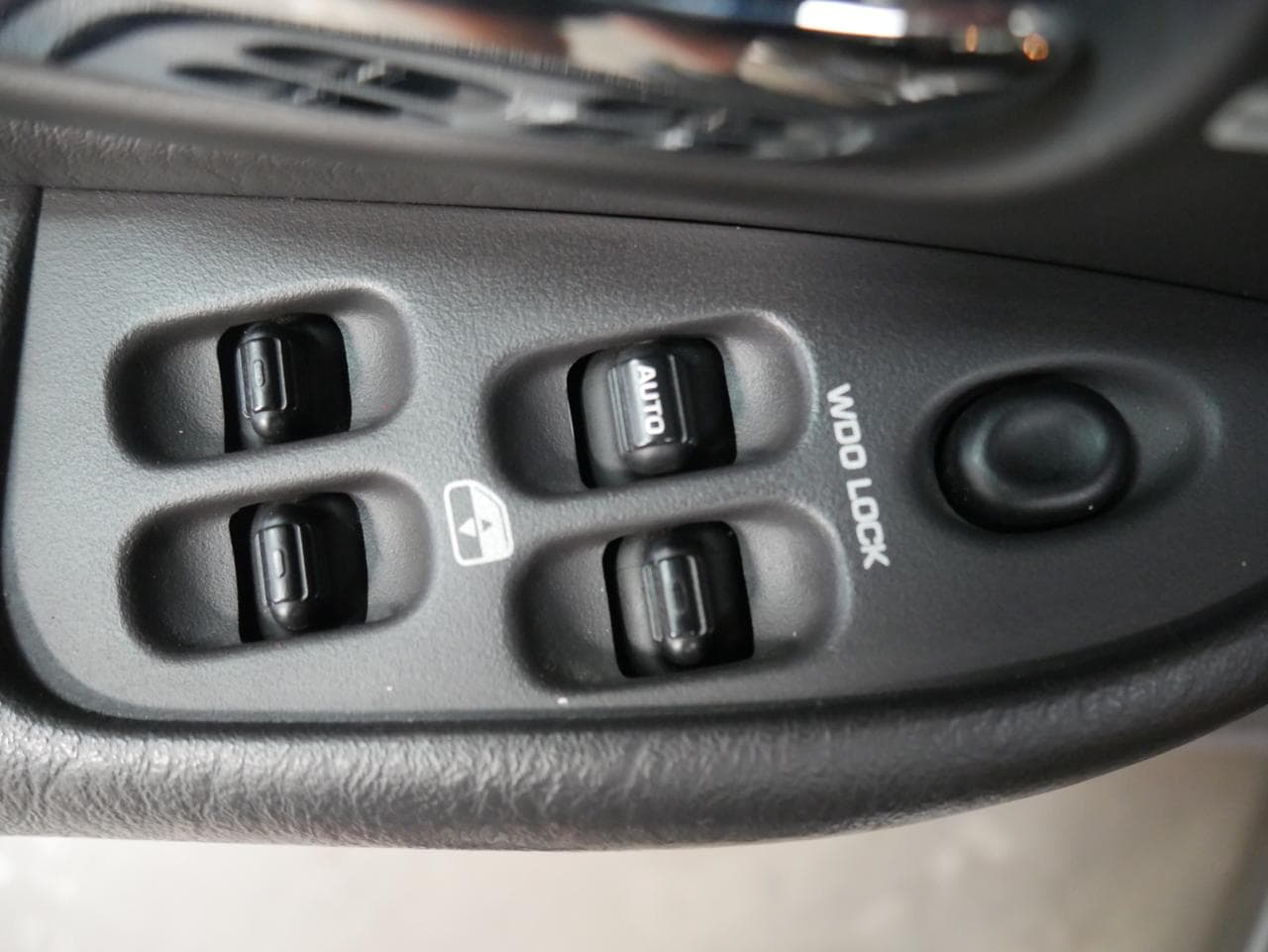 1999 Chrysler 300C - 18