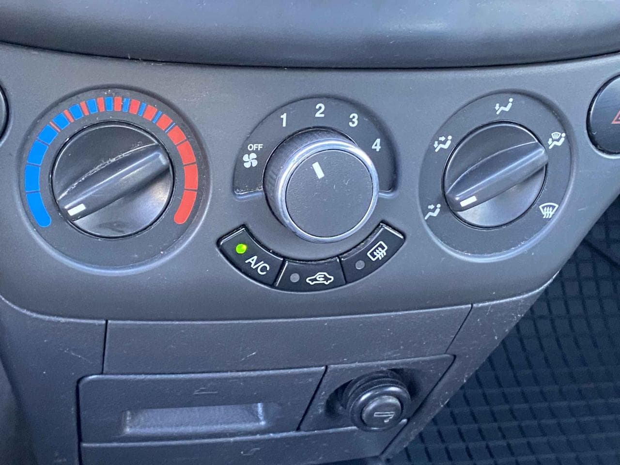 2006 Chevrolet AVEO - 28