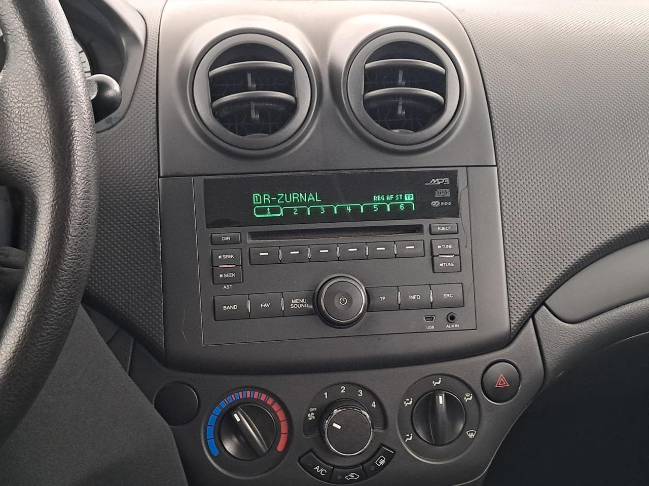 2011 Chevrolet AVEO - 18