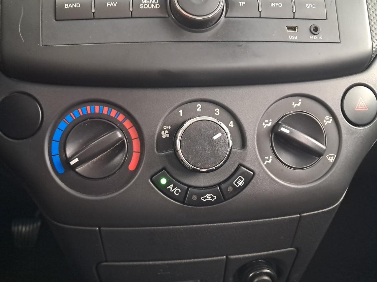 2011 Chevrolet AVEO - 19