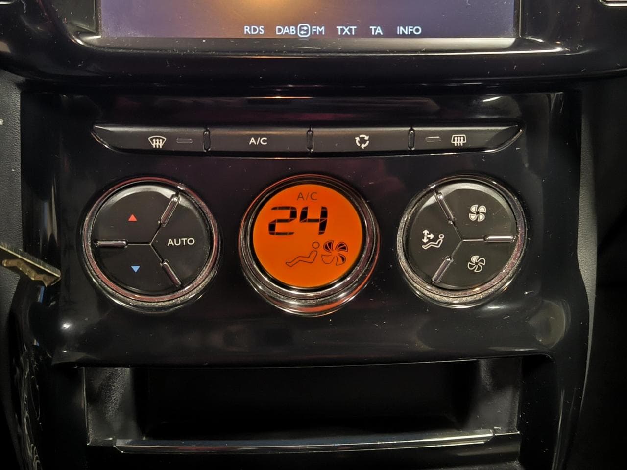 2015 Citroen C3 - 15
