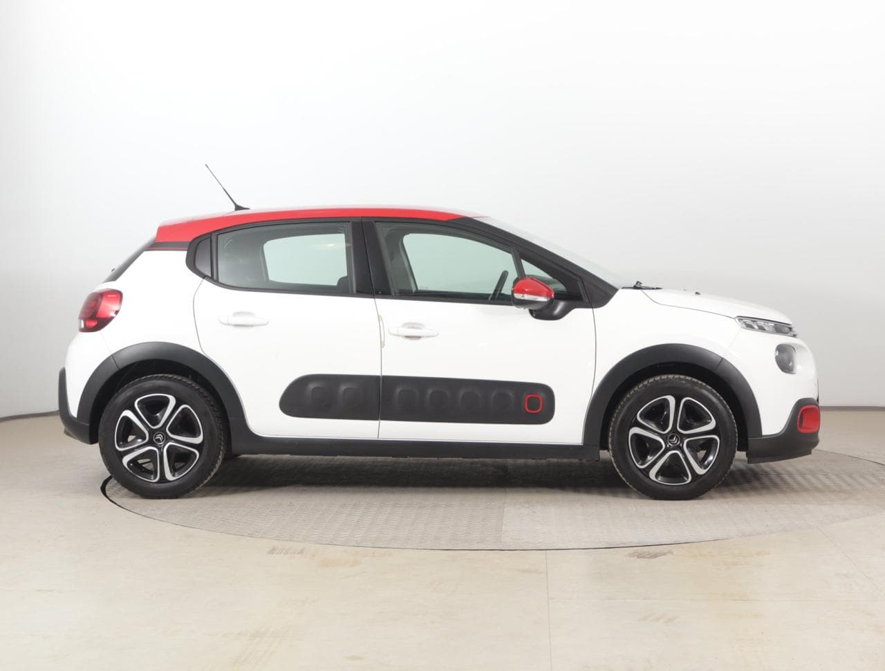 2018 Citroen C3 - 8