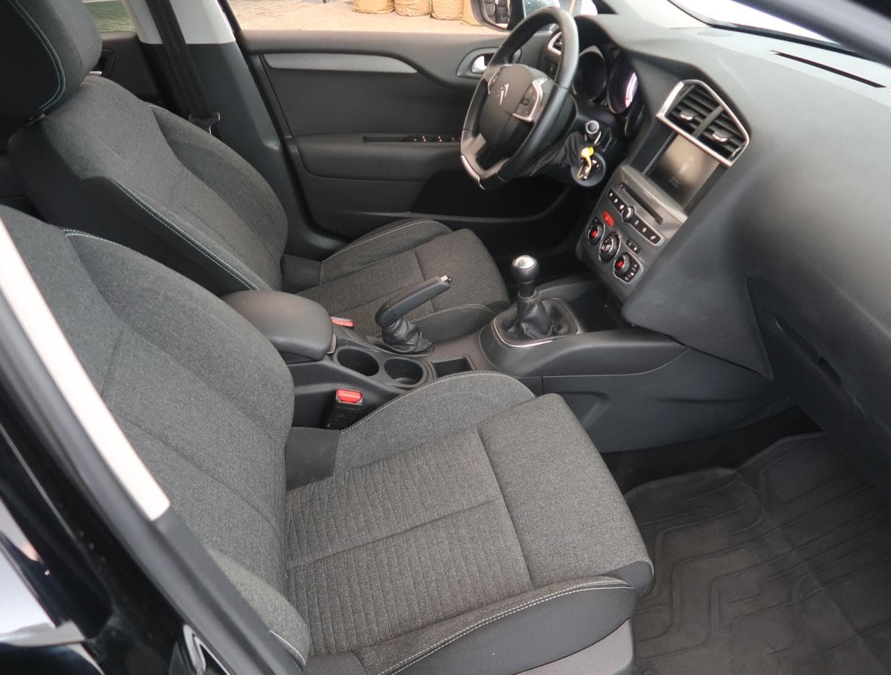 2016 Citroen C4 - 12