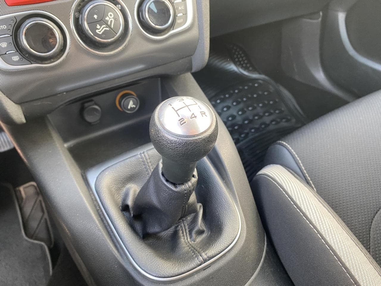 2012 Citroen C4 - 31