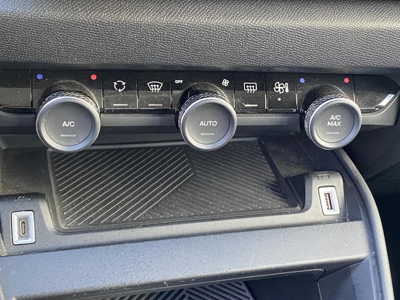 2022 Citroen C4 - 24
