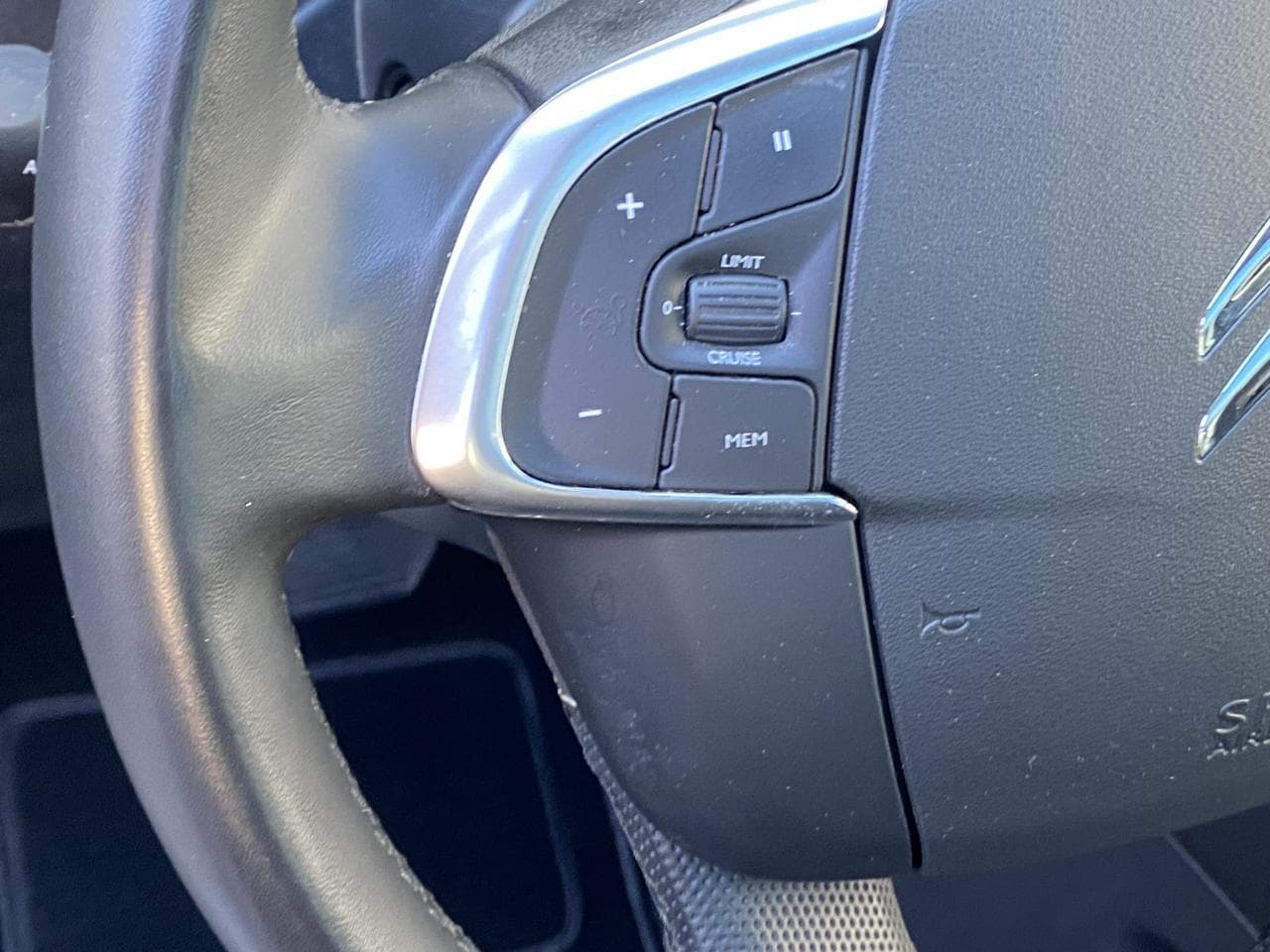 2016 Citroen C4 - 24