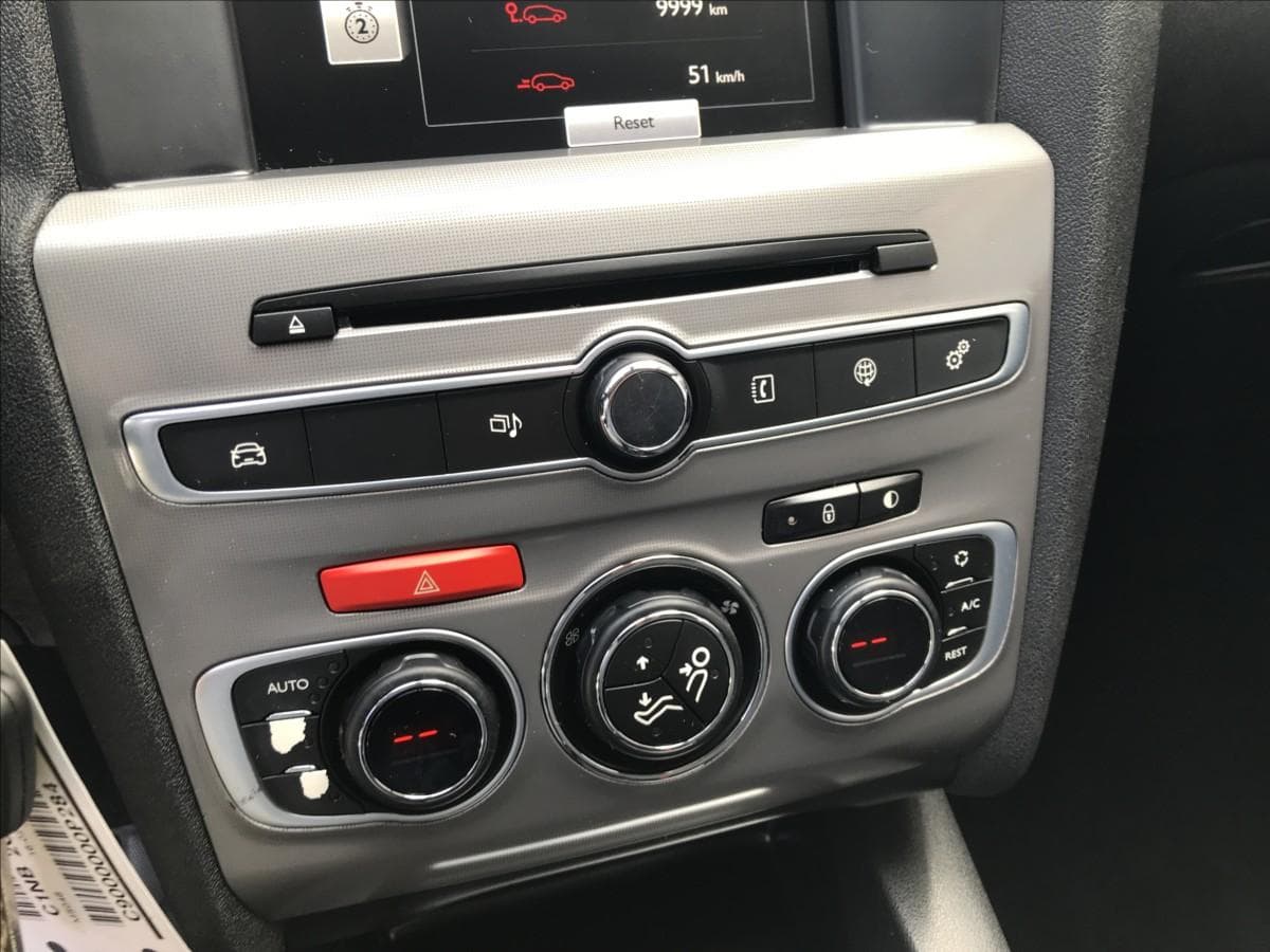 2015 Citroen C4 - 15