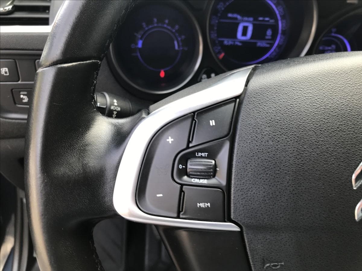 2015 Citroen C4 - 12