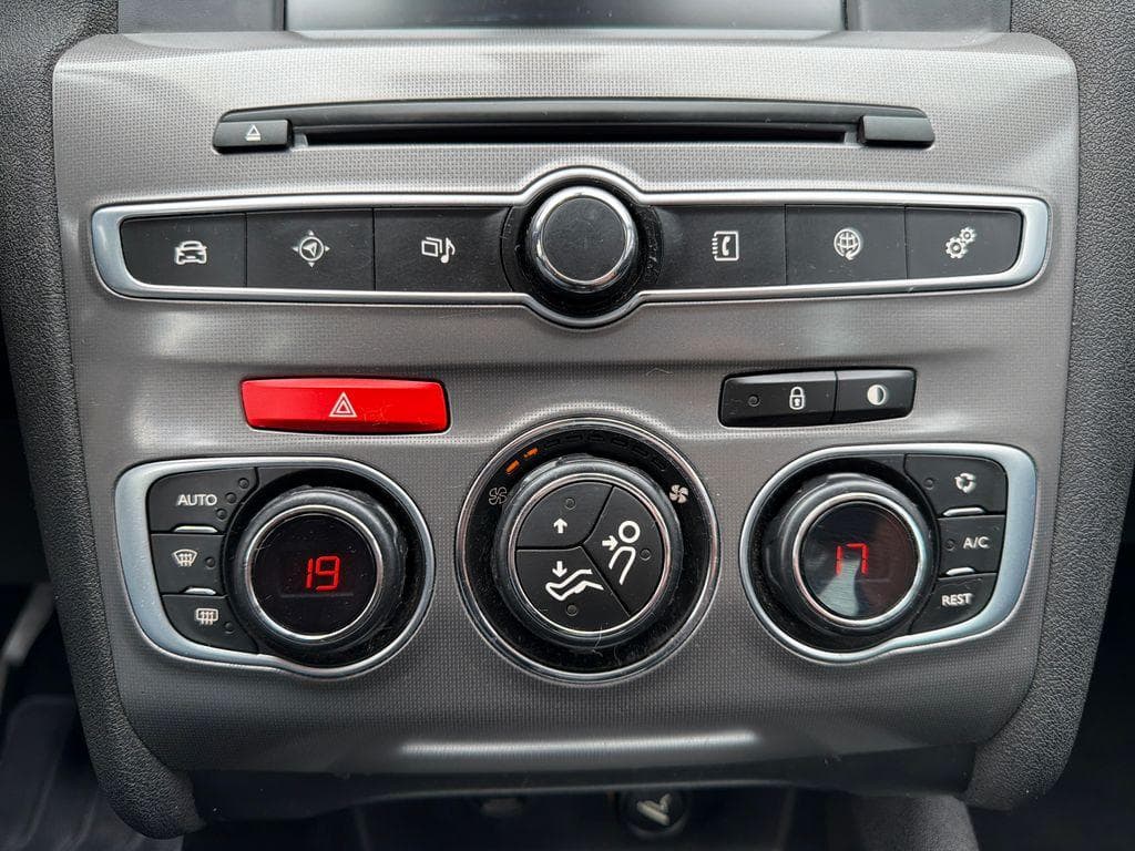 2016 Citroen C4 - 12