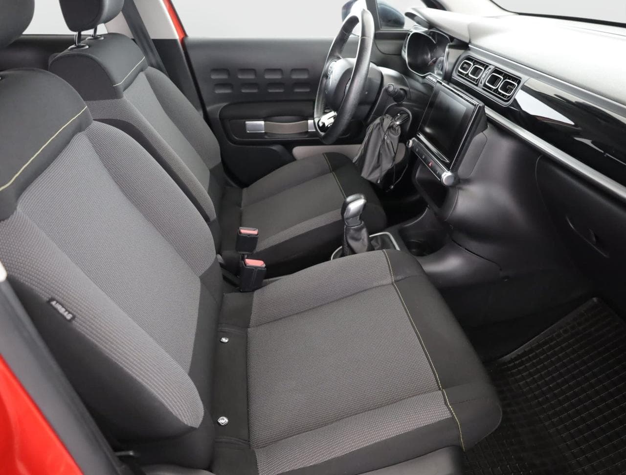 2018 Citroen C3 - 25