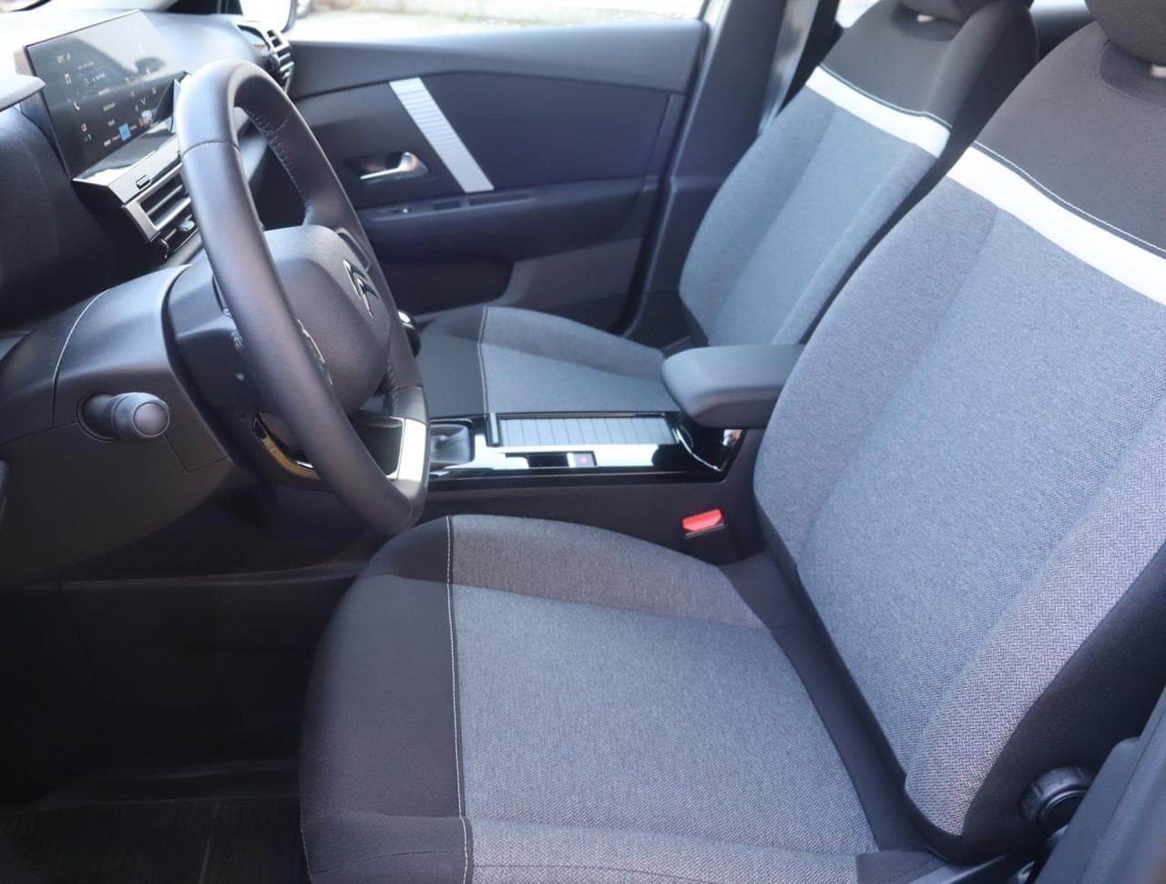 2025 Citroen C4 - 24