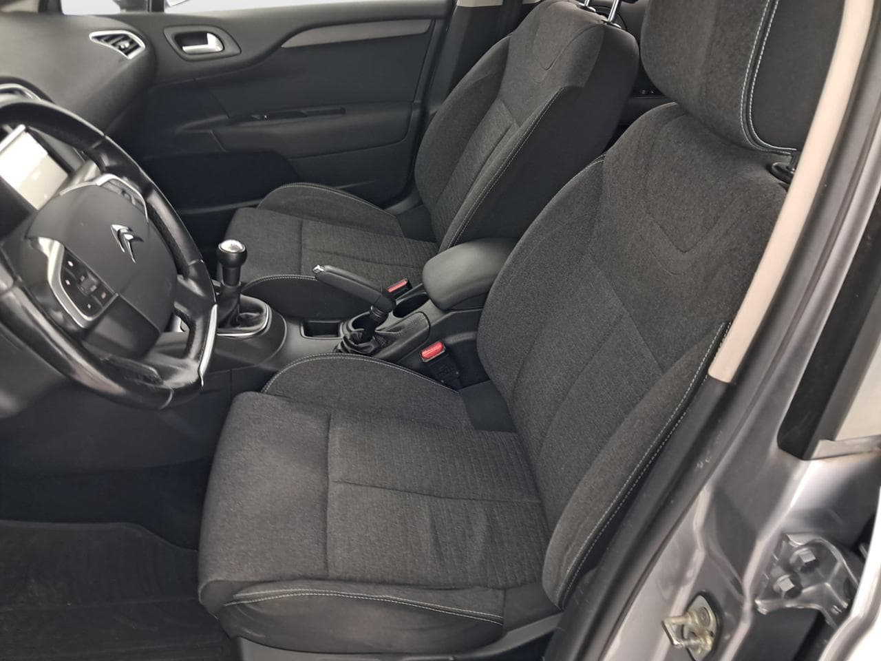 2016 Citroen C4 - 16
