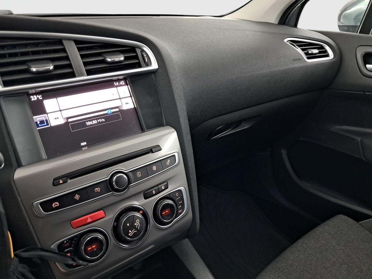 2016 Citroen C4 - 18