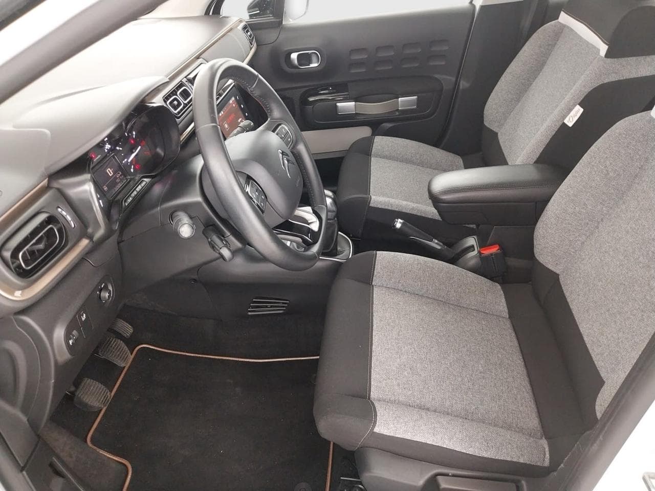 2020 Citroen C3 - 16