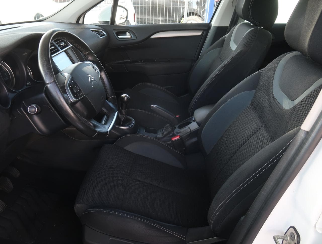 2016 Citroen C4 - 16