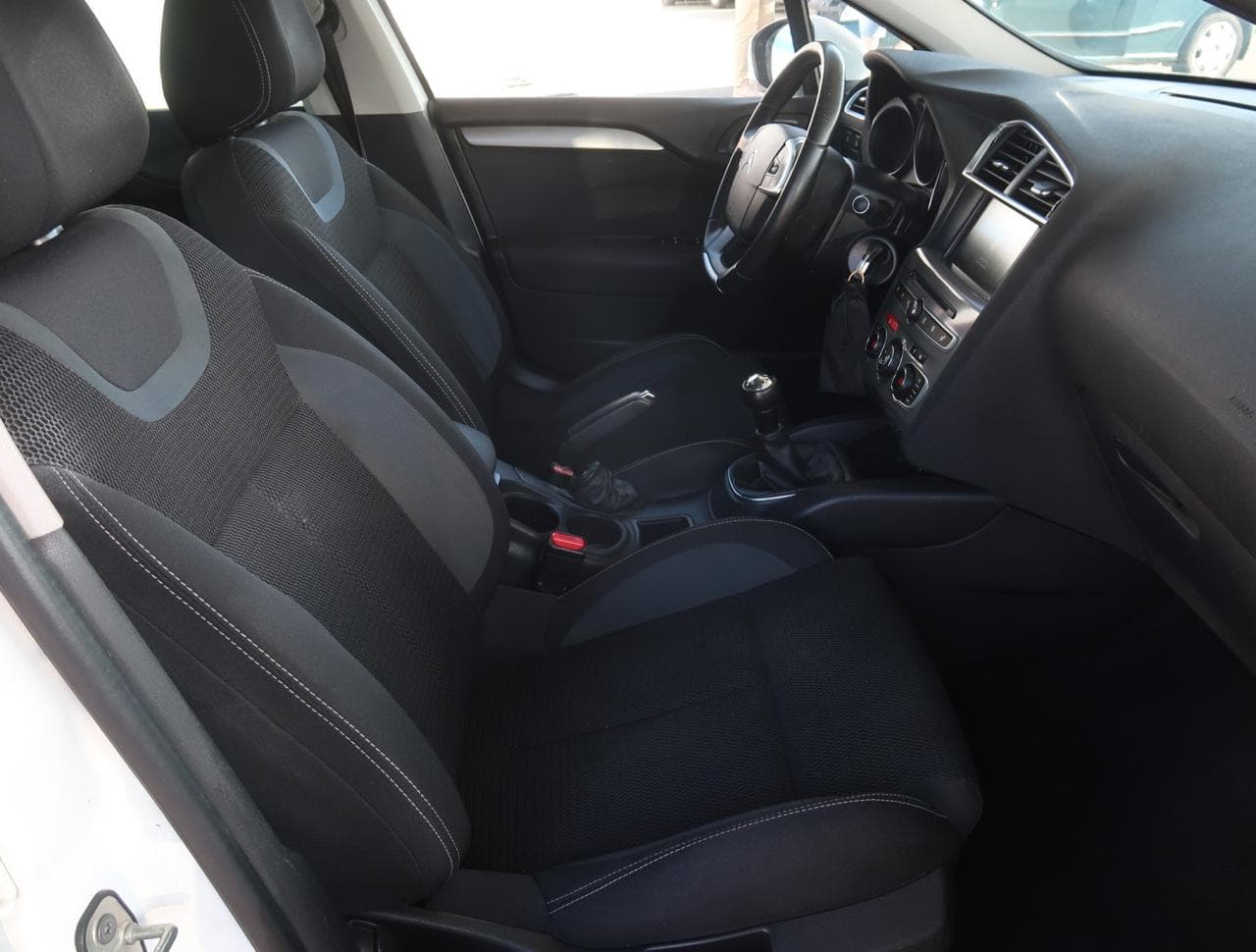 2016 Citroen C4 - 12