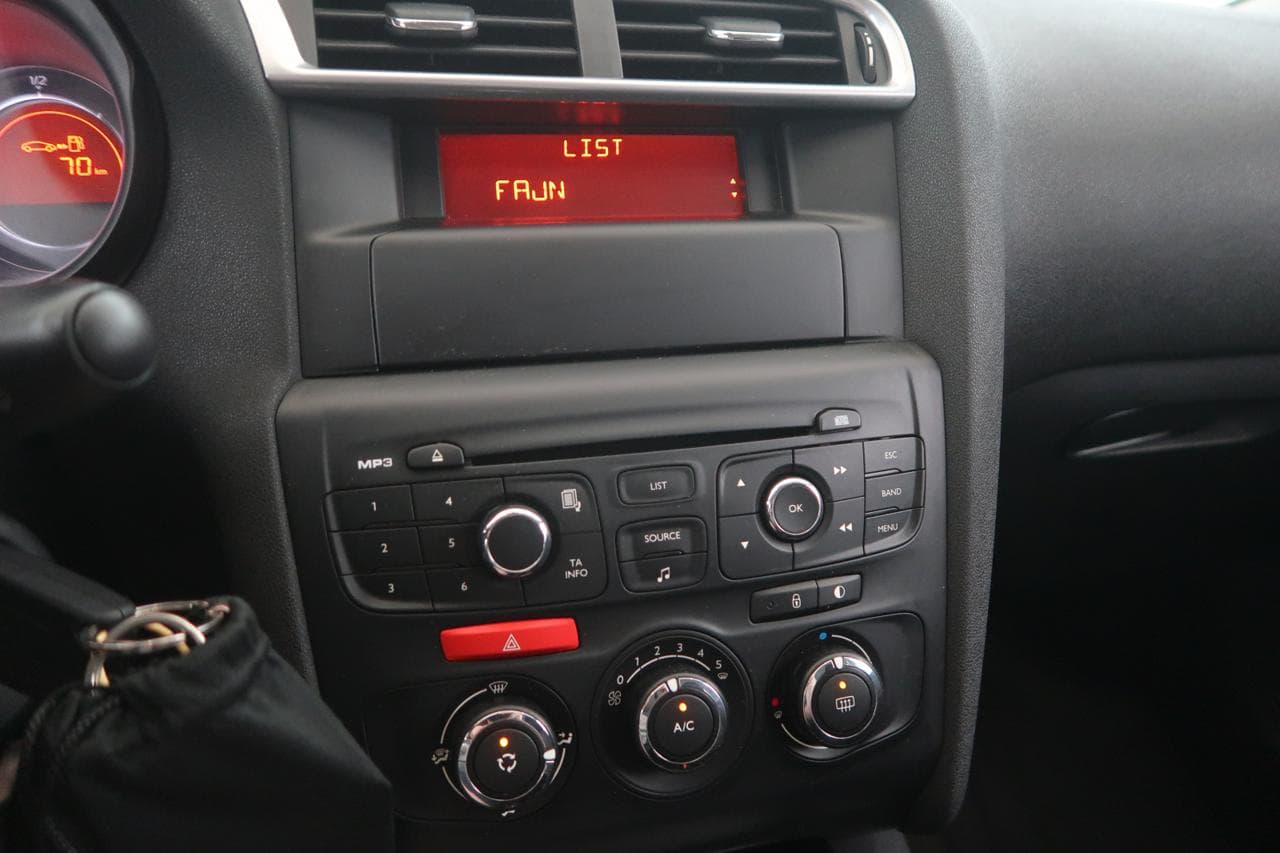 2013 Citroen C4 - 18