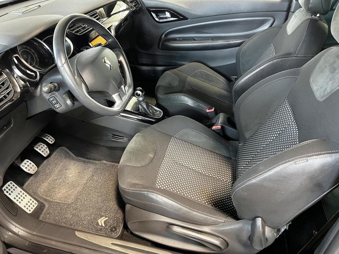2011 Citroen DS3 - 9