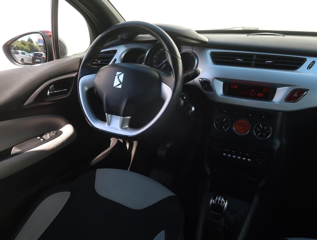 2011 Citroen DS3 - 9