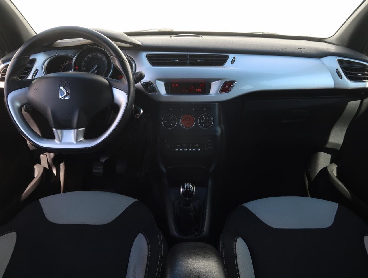 2011 Citroen DS3 - 10