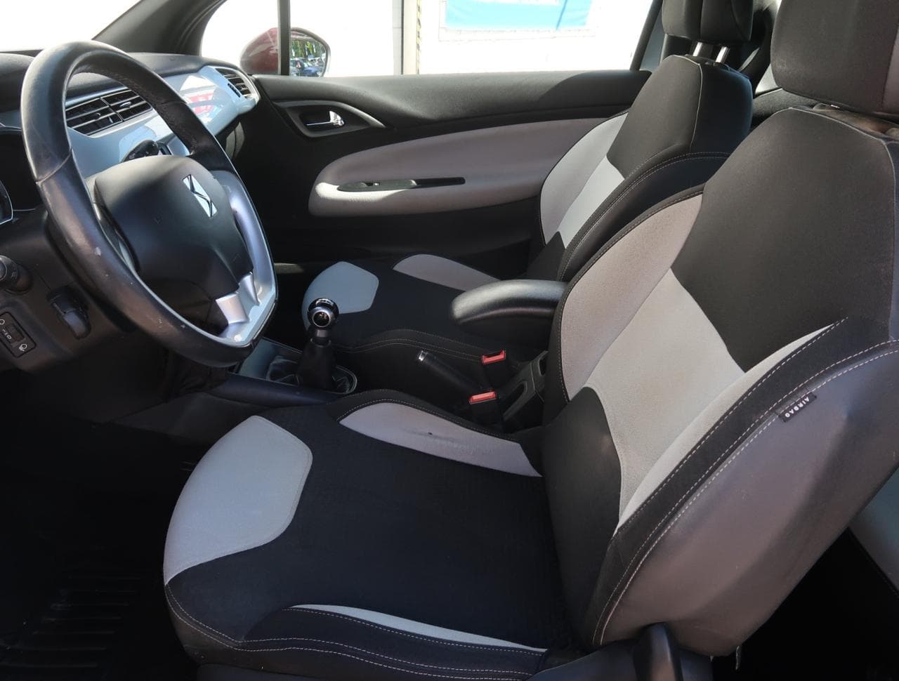 2011 Citroen DS3 - 16