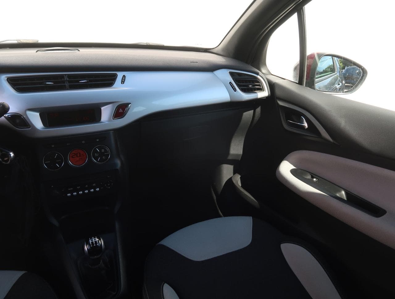 2011 Citroen DS3 - 11