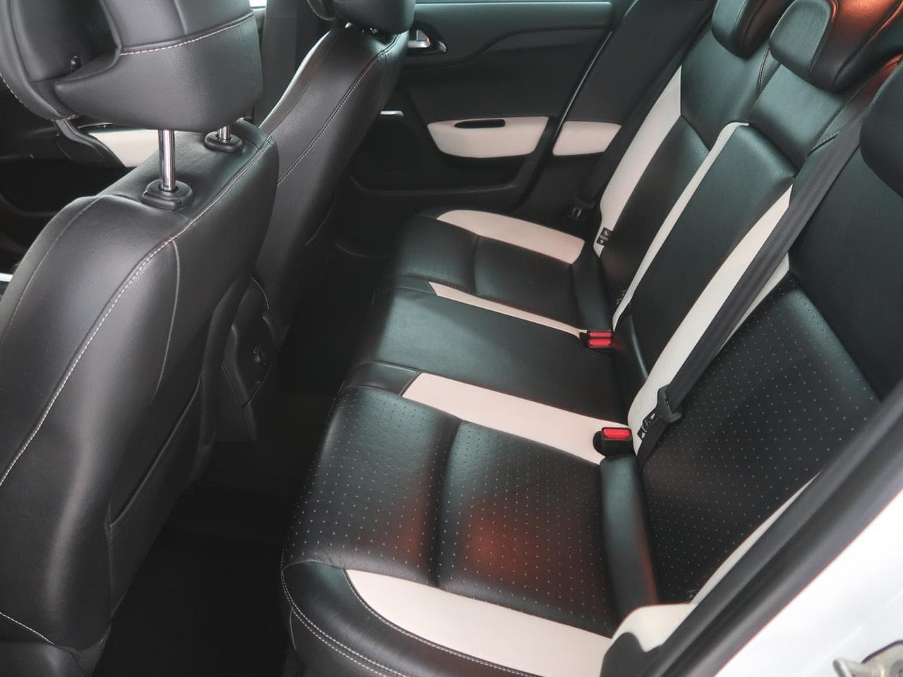 2011 Citroen DS4 - 15