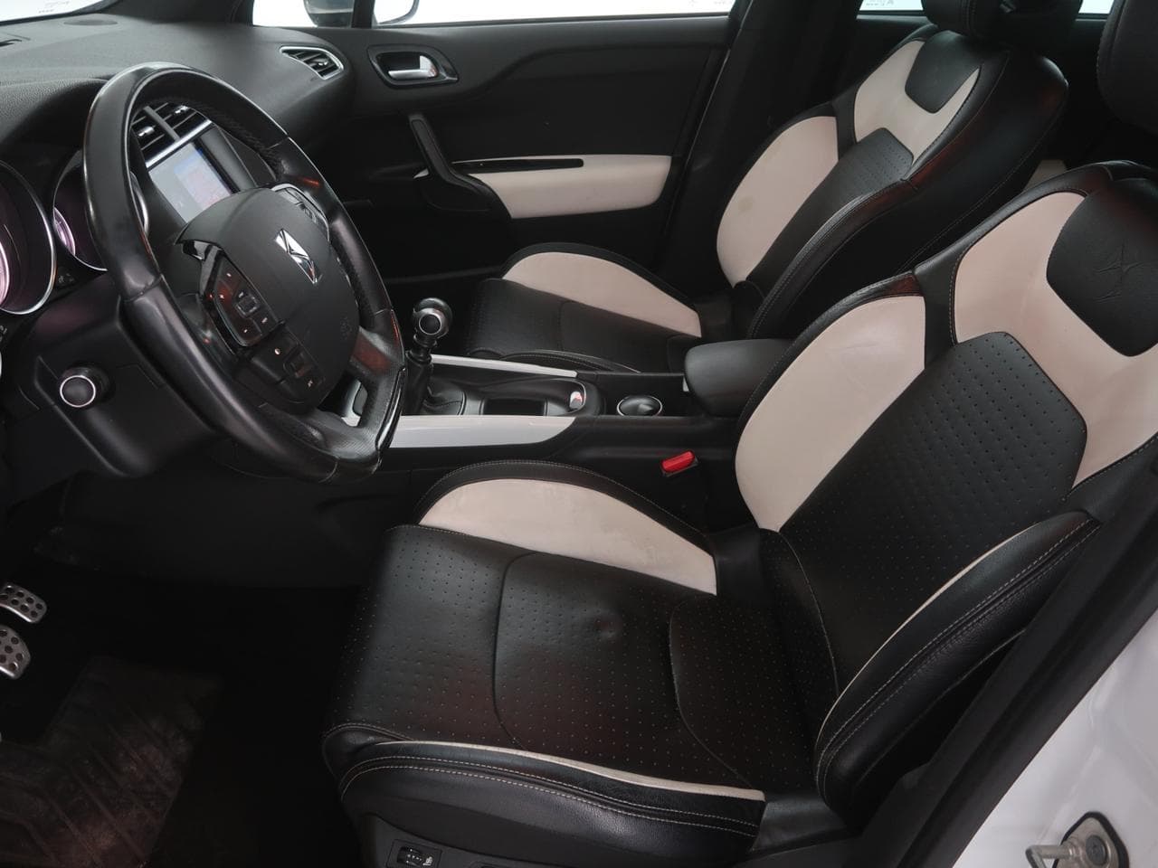 2011 Citroen DS4 - 16