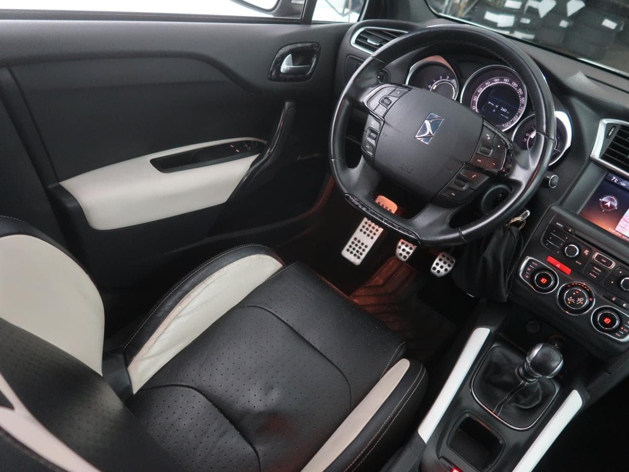 2011 Citroen DS4 - 9