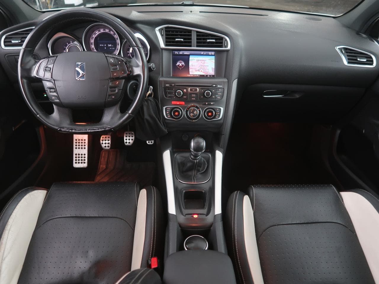2011 Citroen DS4 - 10