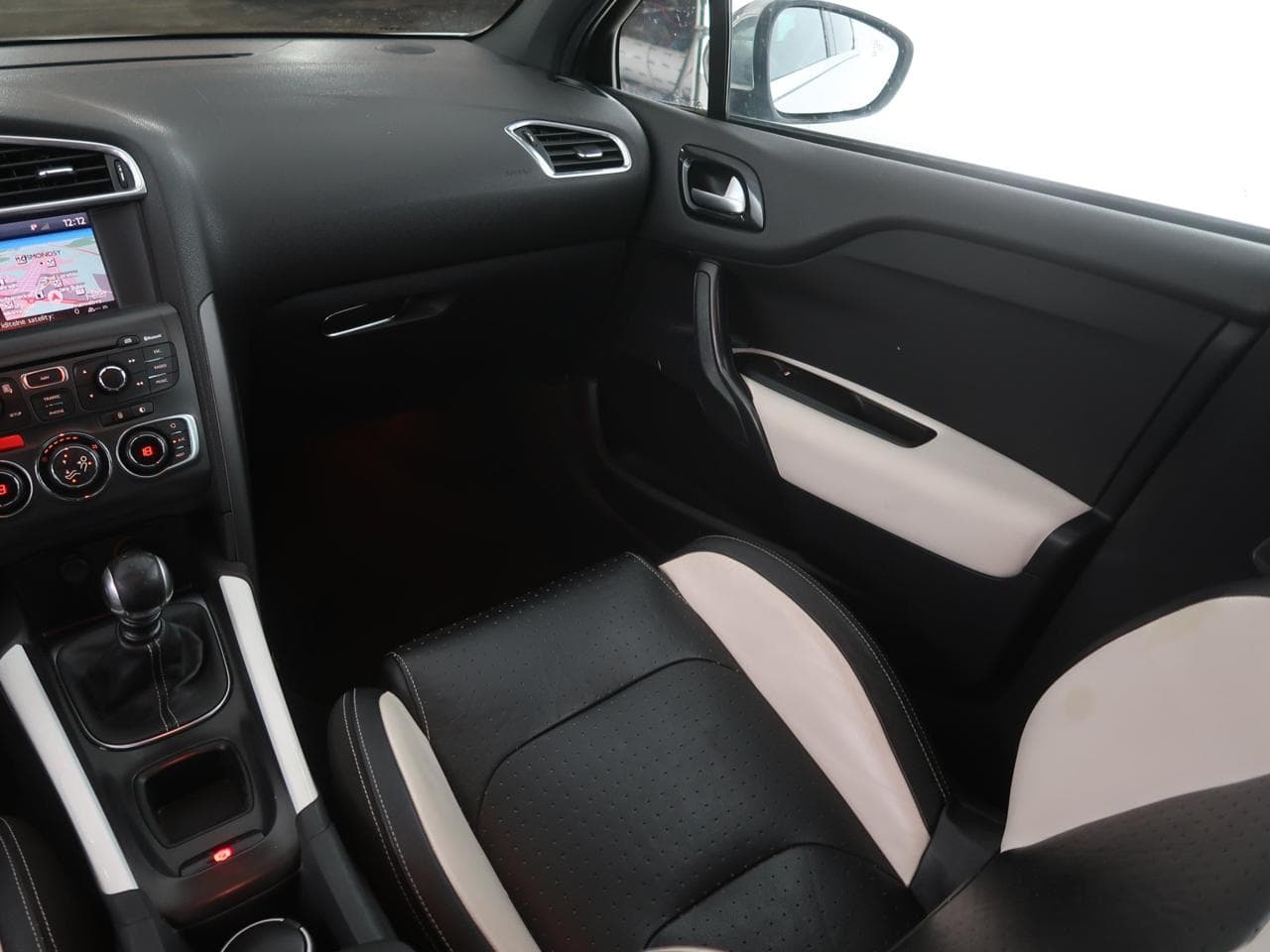 2011 Citroen DS4 - 11