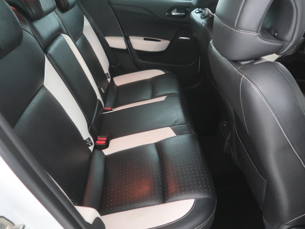 2011 Citroen DS4 - 13