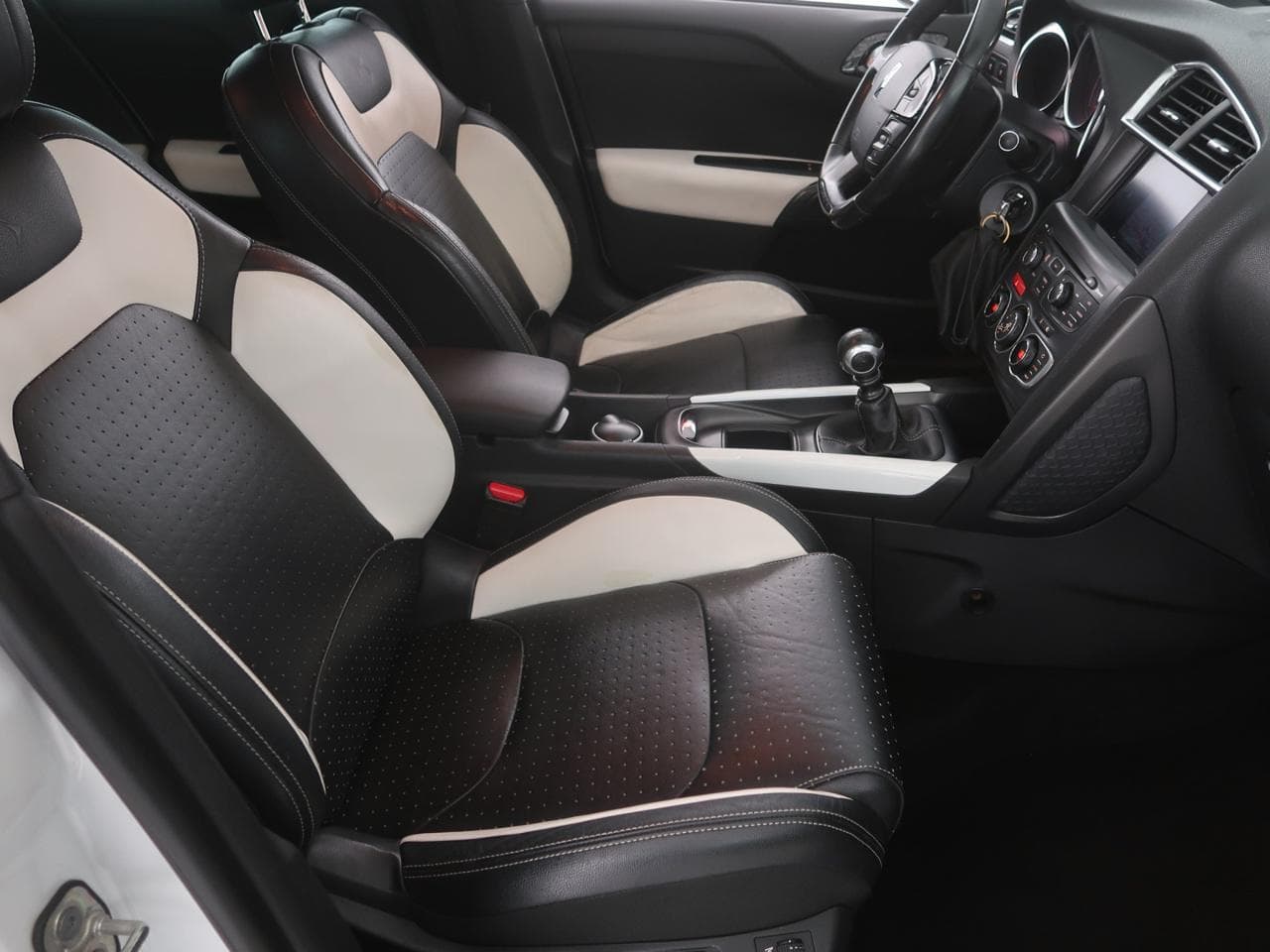 2011 Citroen DS4 - 12