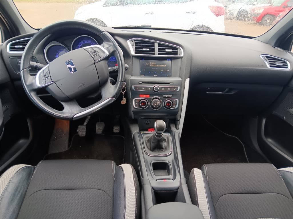 2015 Citroen DS4 - 11
