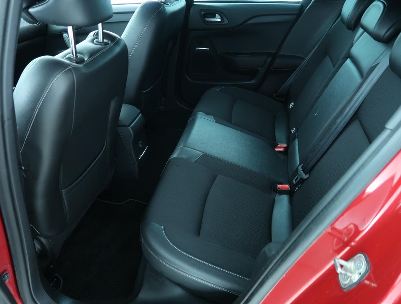 2015 Citroen DS4 - 15