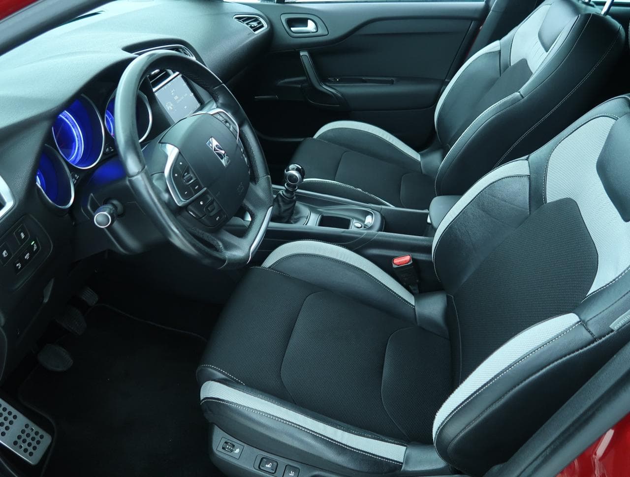 2015 Citroen DS4 - 16