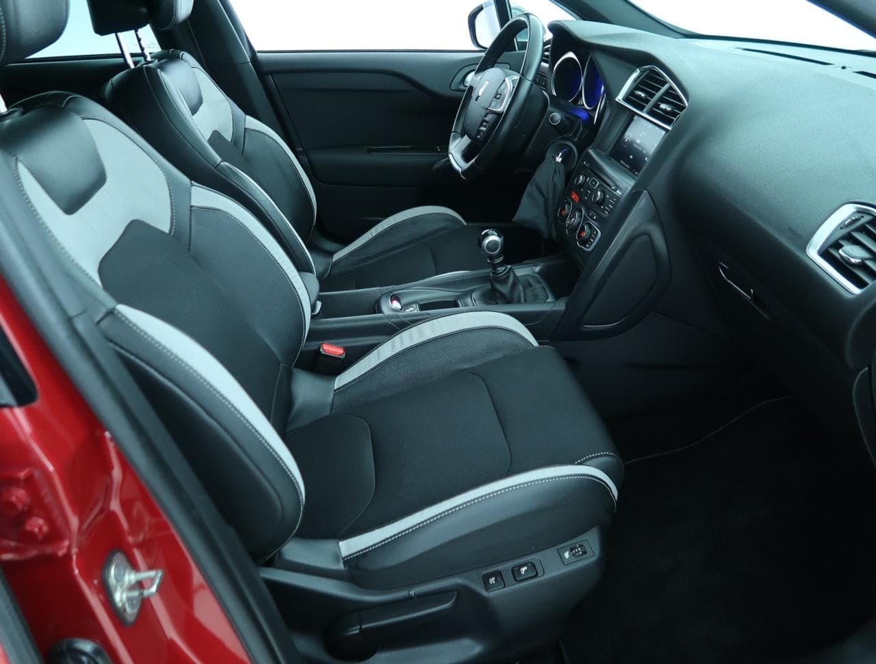 2015 Citroen DS4 - 12