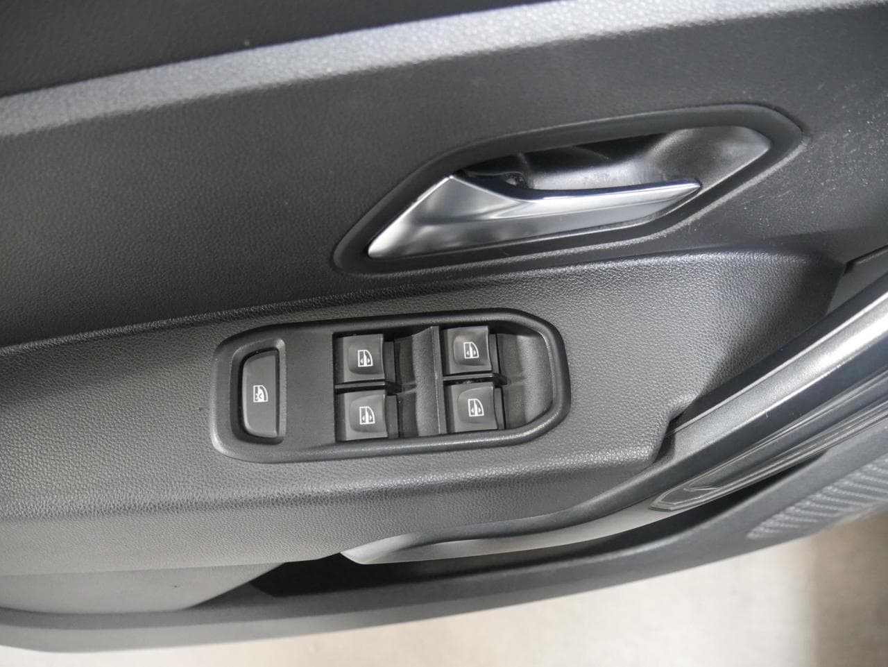 2020 Dacia DUSTER - 11