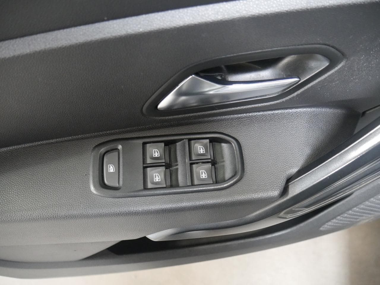 2020 Dacia DUSTER - 11