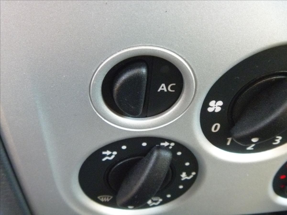 2008 Dacia Logan - 19