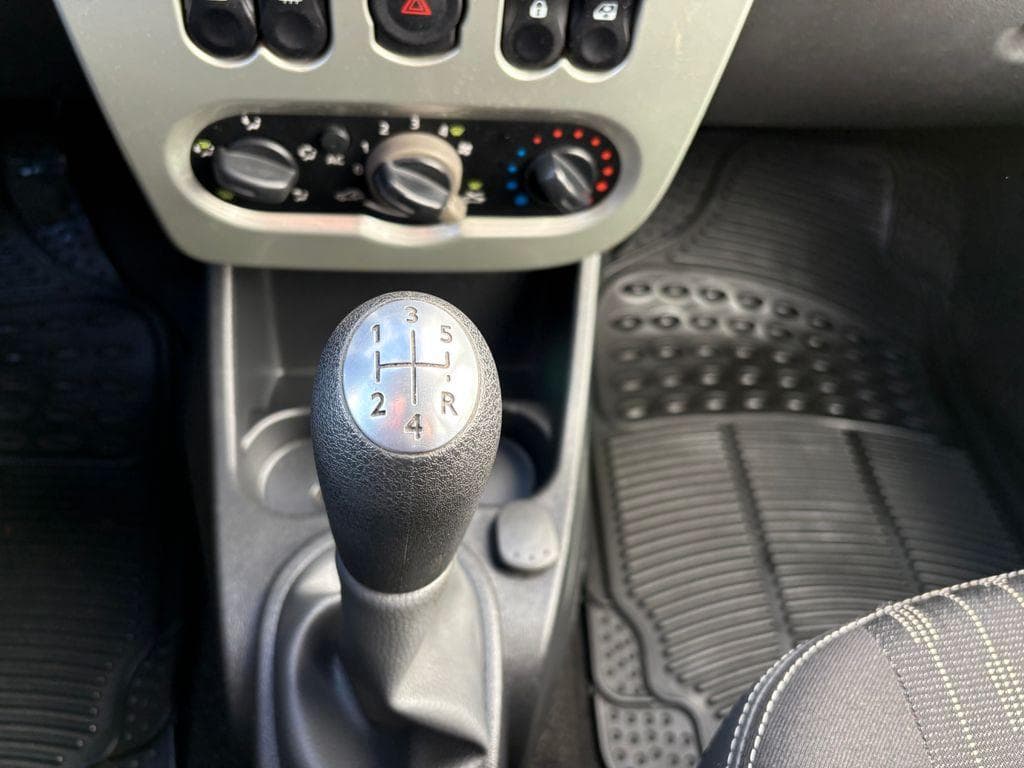 2010 Dacia Logan - 12