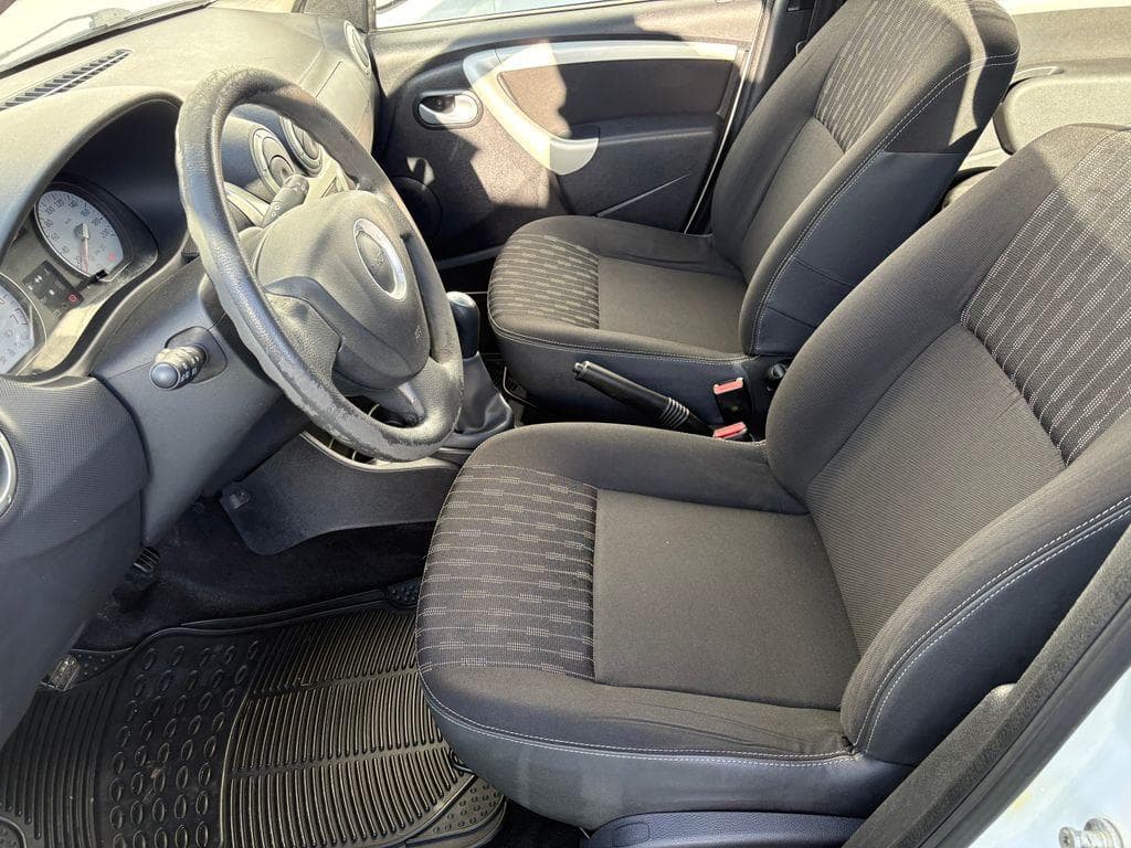 2010 Dacia Logan - 6