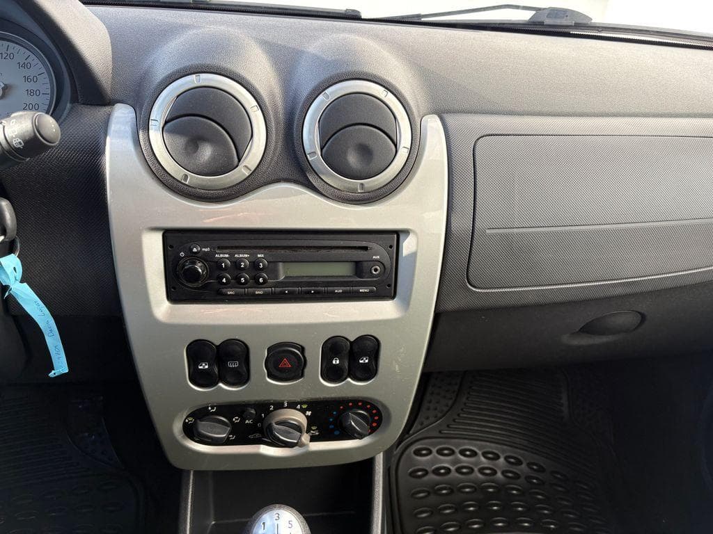 2010 Dacia Logan - 10