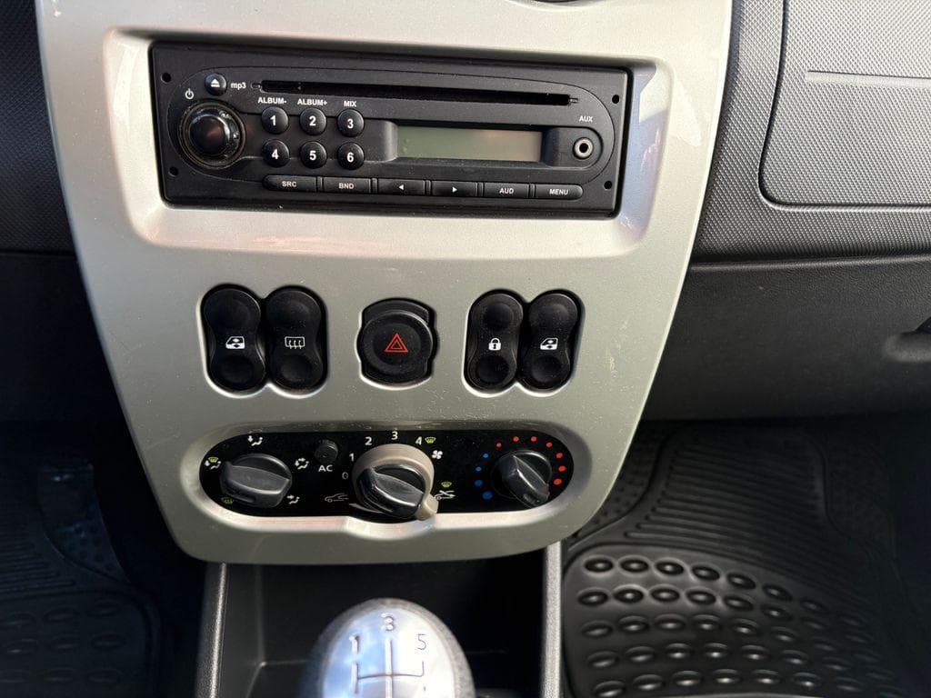 2010 Dacia Logan - 11