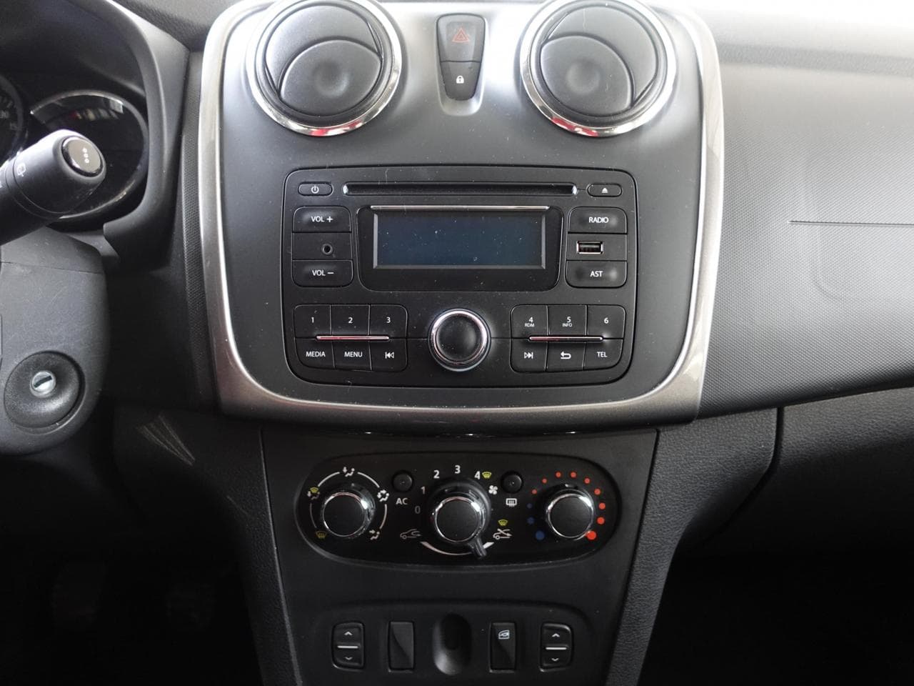 2014 Dacia Logan - 13