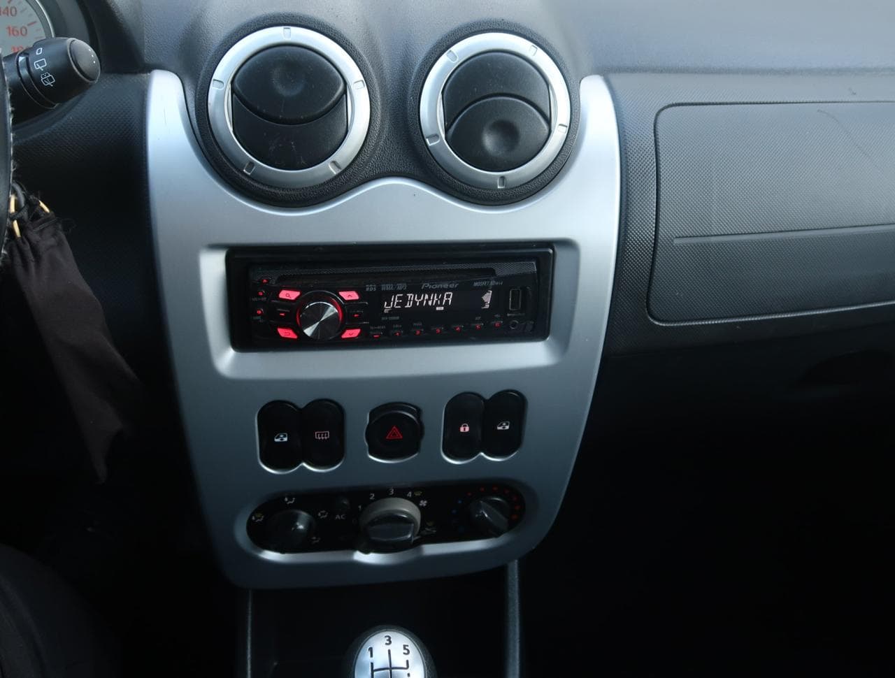 2011 Dacia Logan - 18