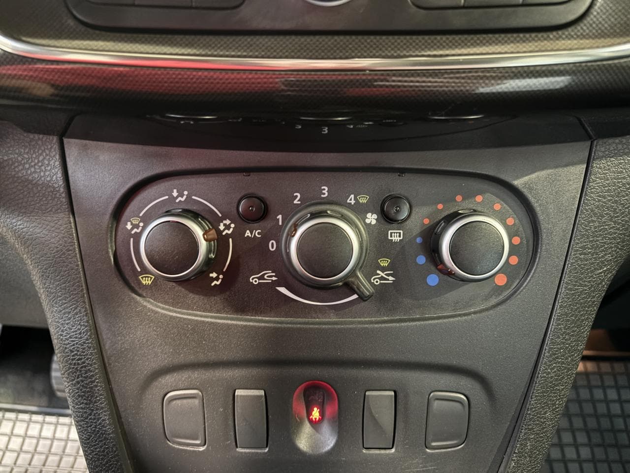 2019 Dacia LOGAN - 13